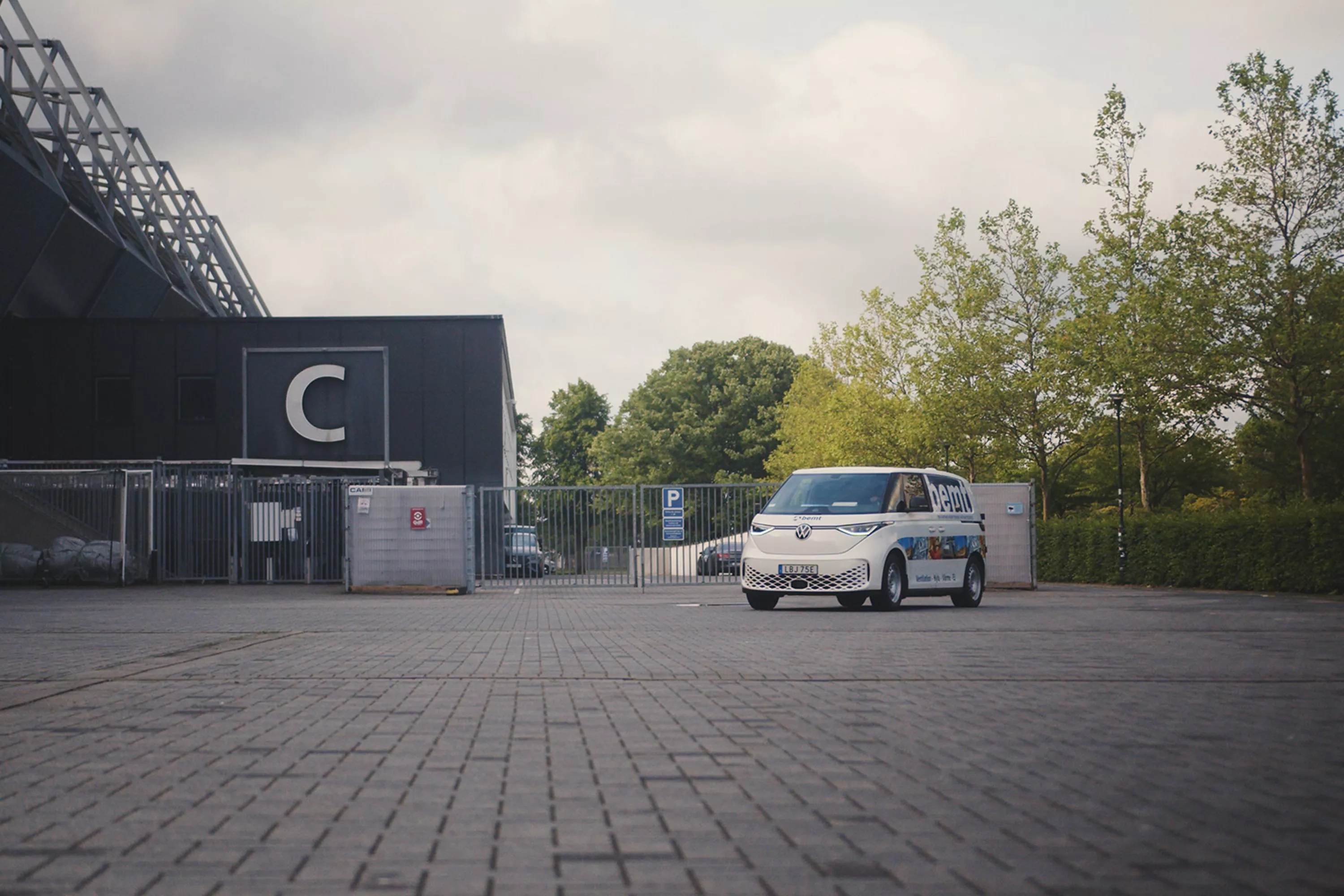 En bemt-profilerad VW ID. Buzz.