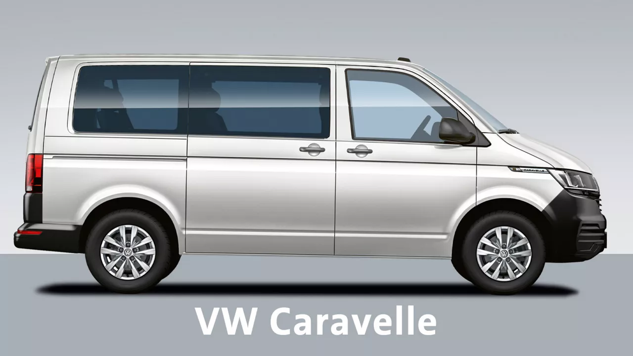 silberner-vw-caravelle-vor-grauem-hintergrund