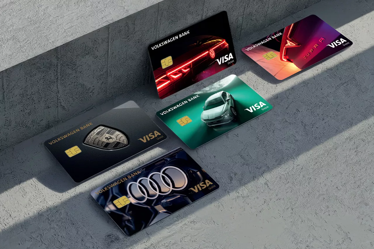 Grafika przedstawia 5 różnych wzorców kart debetowych do wyboru w procesie zakładania konta osobistego