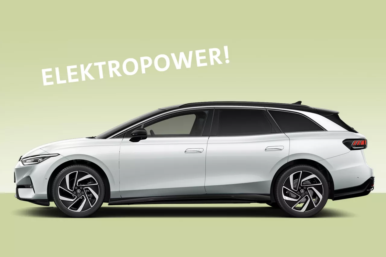 Weißer VW ID.7 steht seitlich vor grünem Hintergrund und Schriftzug Elektropower steht dadrüber
