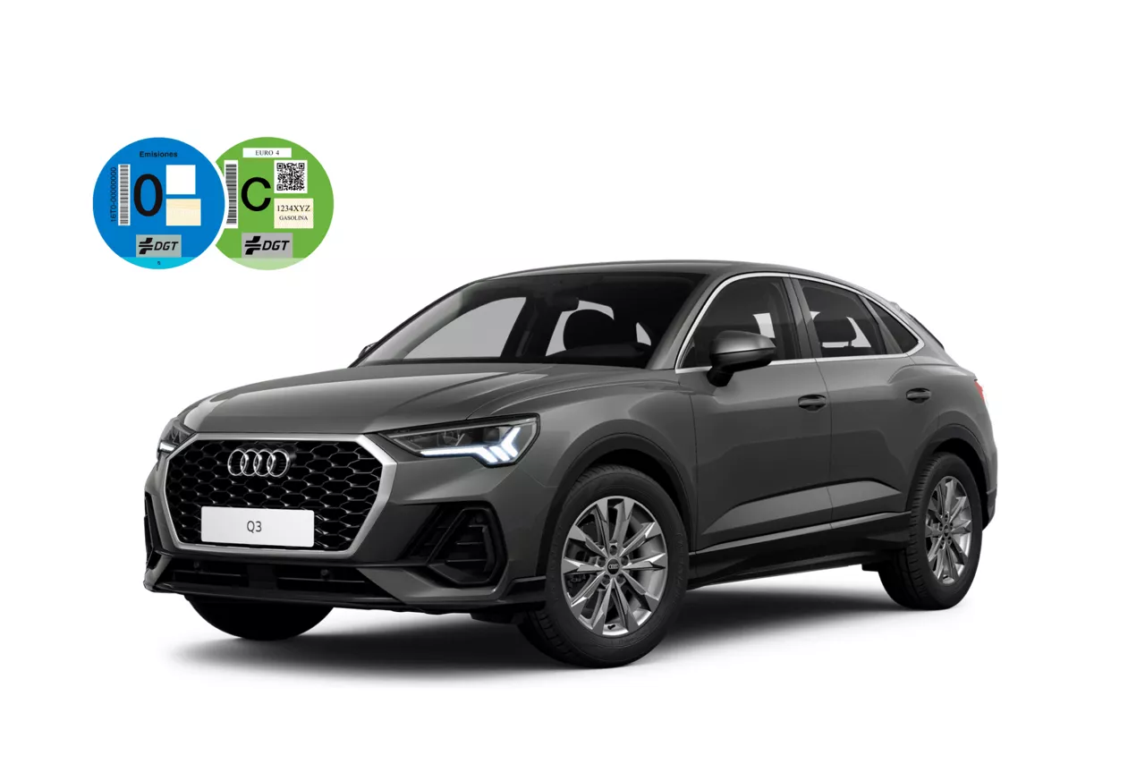 Un coche de Renting Audi Q3, color negro sobre fondo blanco, con las etiquetas 0 y C de la DGT