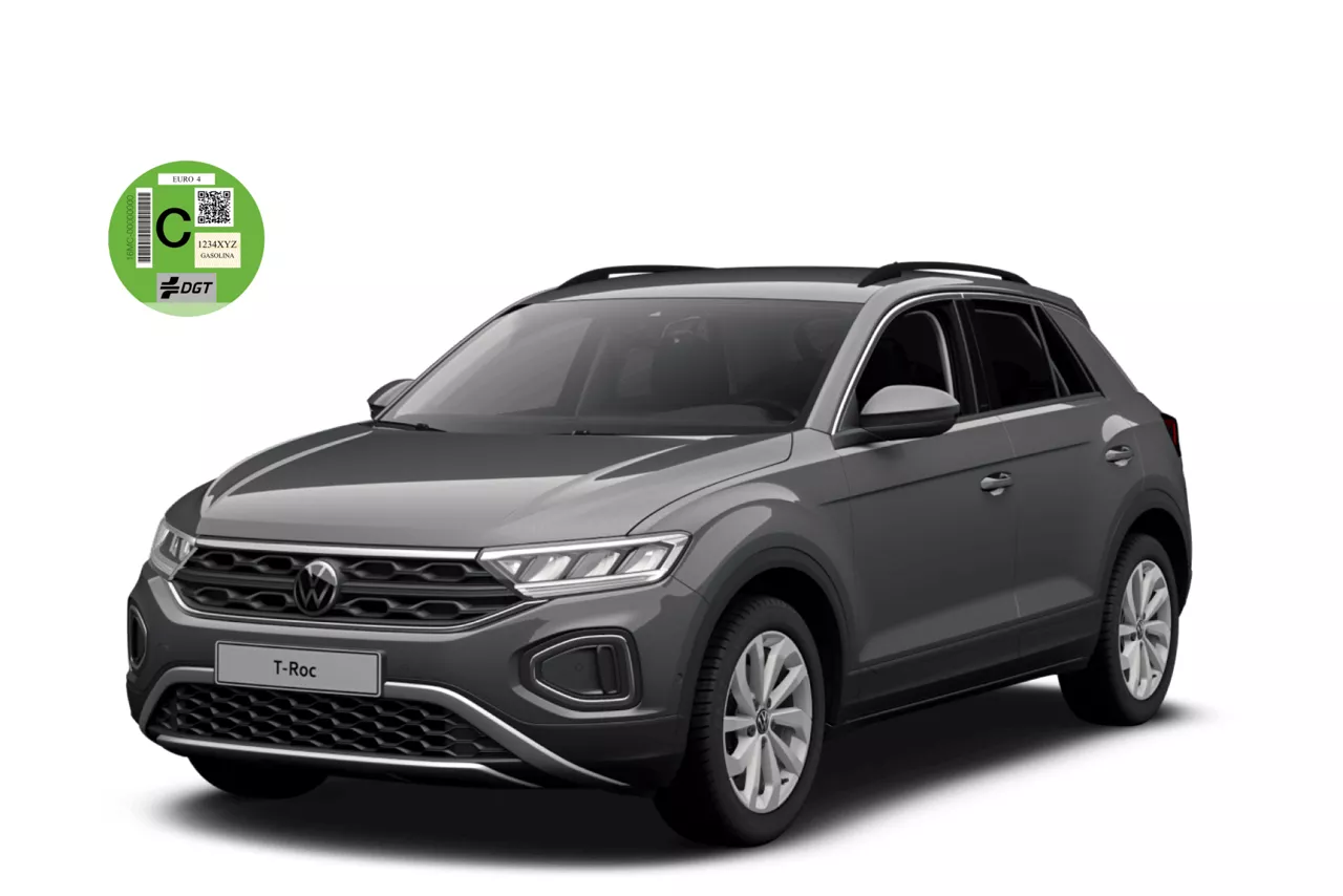 Un coche de Renting Volkswagen T-Roc, color gris sobre fondo blanco  