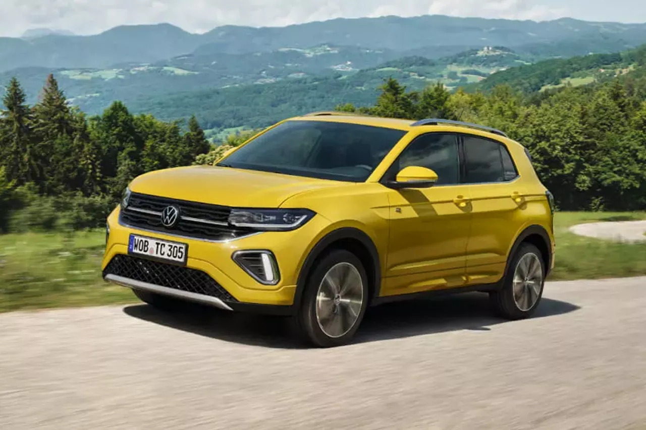 Un coche de Renting Volkswagen T-Cross, en una sala, vista lateral