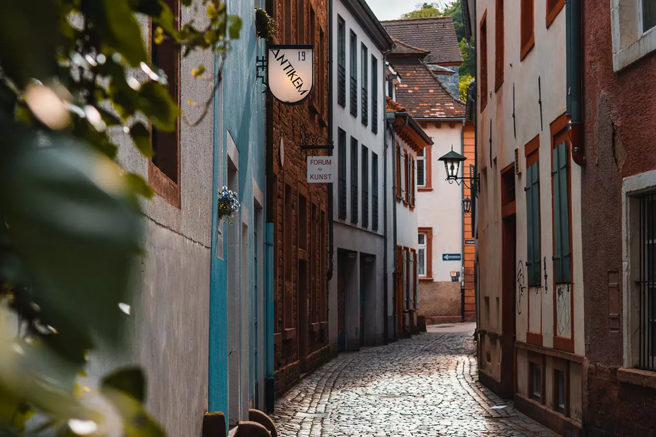 kleine-gasse-in-heidelberg