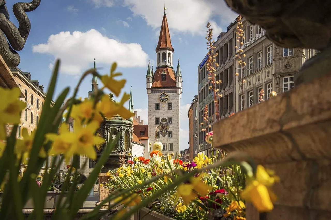 kirche-auf-dem-historischen-marienplatz