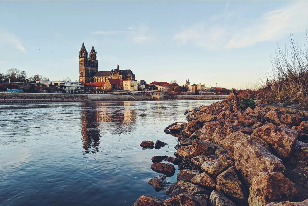 magdeburger-dom-am-anderen-ufer-des-flusses