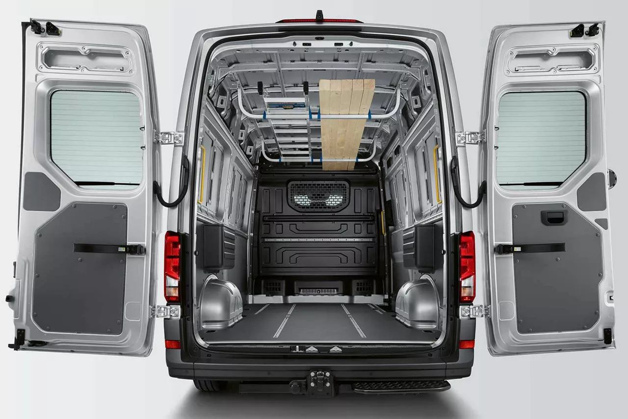 Großzügiger Laderaum eines VW Crafter