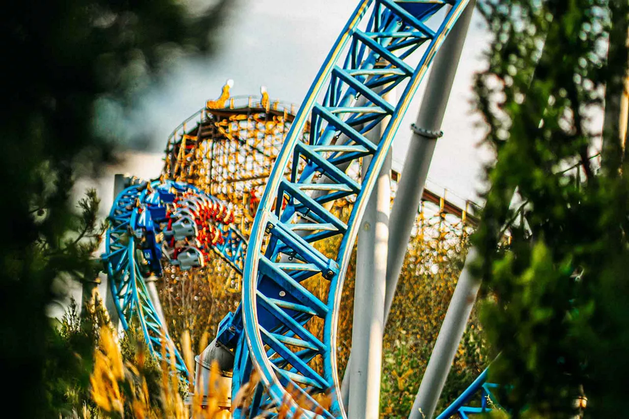 Aufnahme eines Loopings einer Achterbahn im Europa-Park Rust