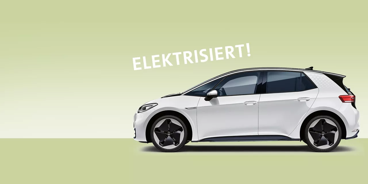 weisser-vw-id-3-vor-grünem-hintergrund-und-schriftzug-elektrisiert-dadrüber