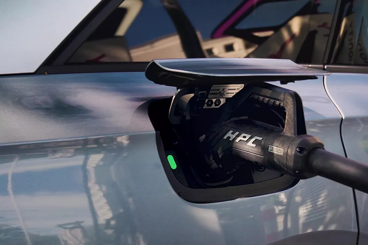 Ladestecker in einem VW ID.7 