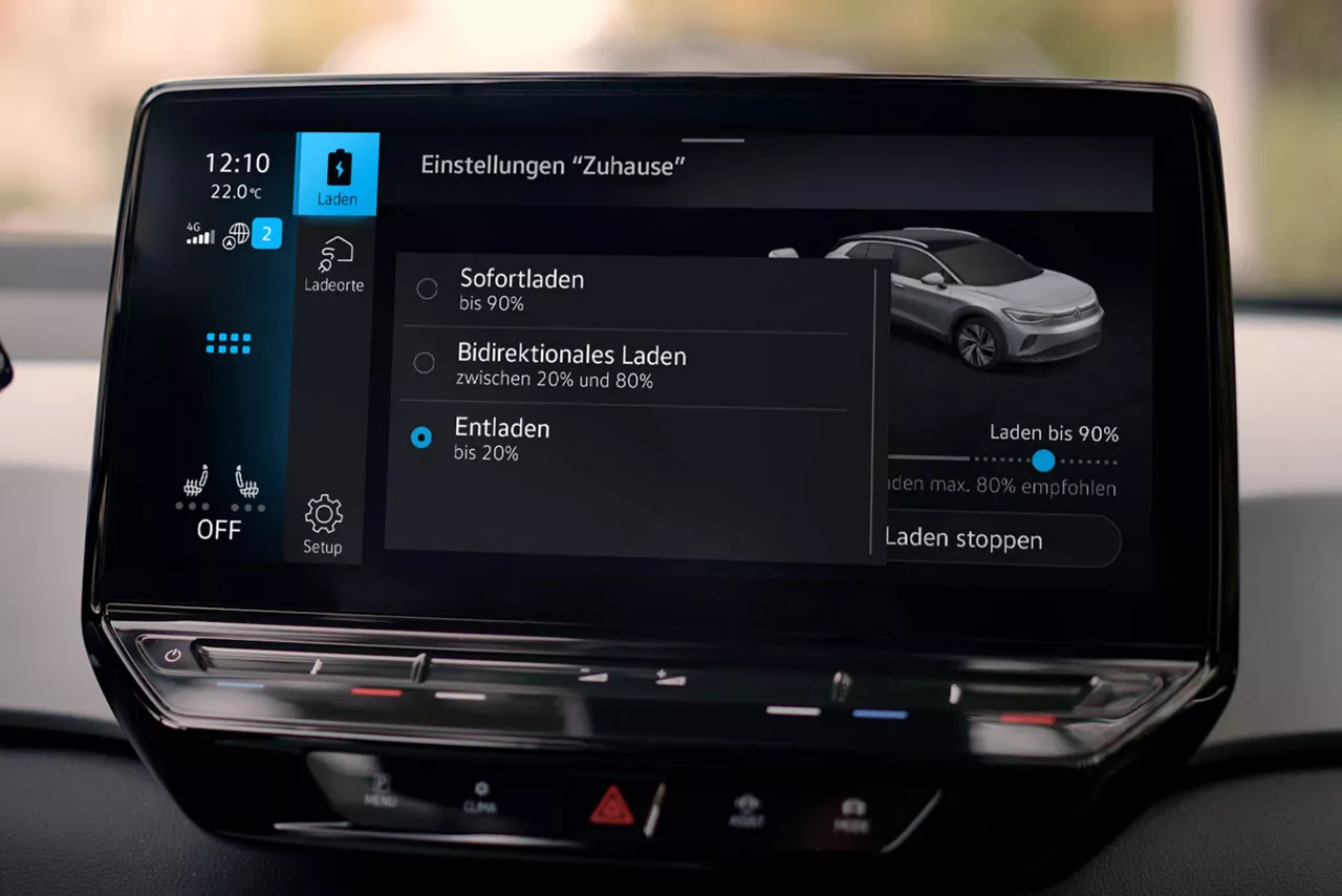 Infotainment‑Display eines Elektroautos mit Ladeeinstellungen