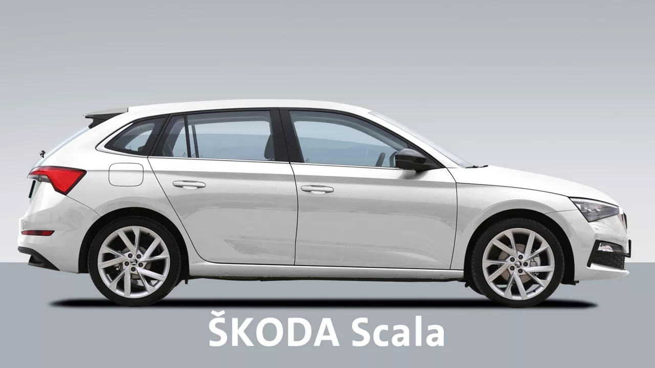 silberner-skoda-scala-vor-grauen-hintergrund