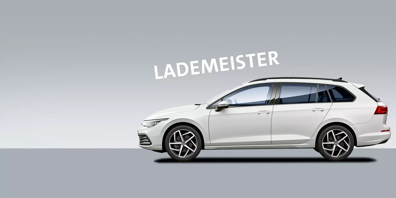 weisser-vw-passat-variant-vor-grauem-hintergrund-mit-schriftzug-lademeister-dadrüber