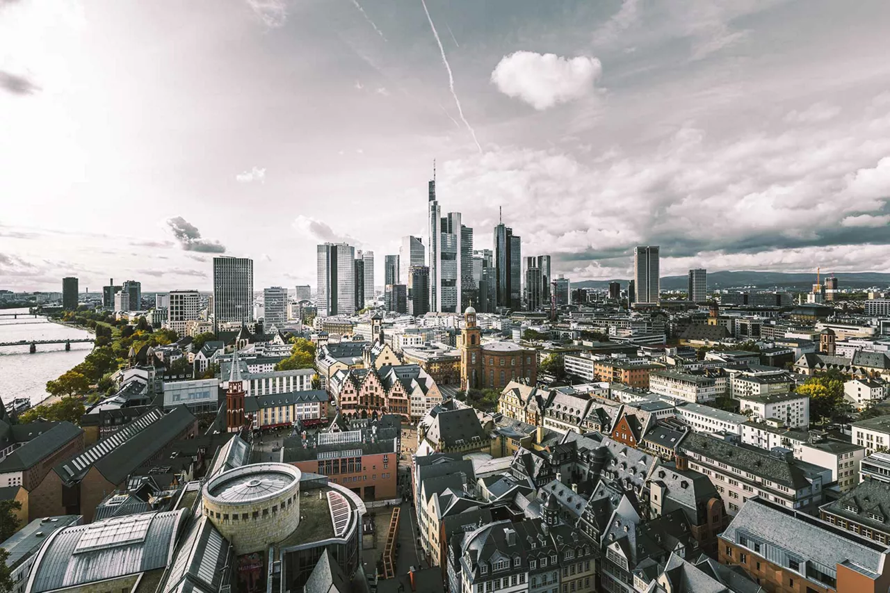 blick-auf-sie-skyline-von-frankfurt