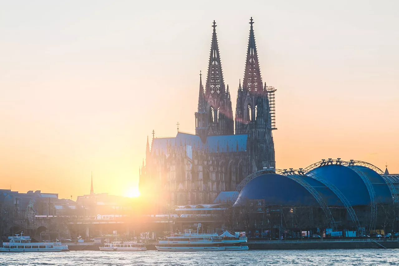 kölner-dom-bei-sonnenuntergang