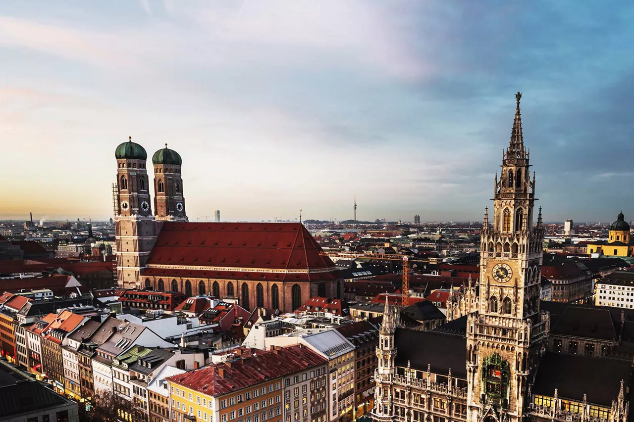 blick-auf-den-historischen-marienplatz