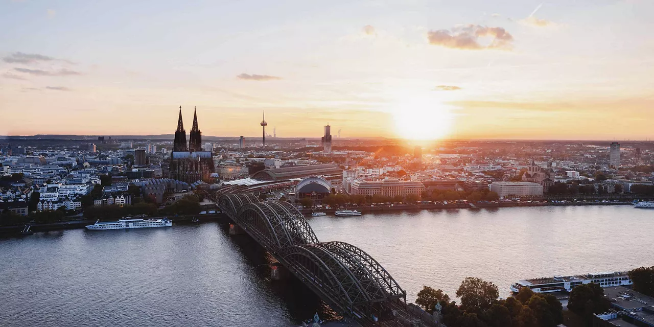 aussicht-auf-köln-und-den-kölner-dom-bei-sonnenuntergang