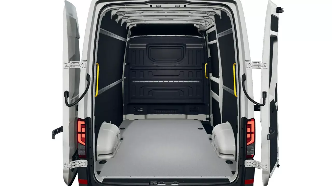 Ladefläche eines weißen VW Crafter
