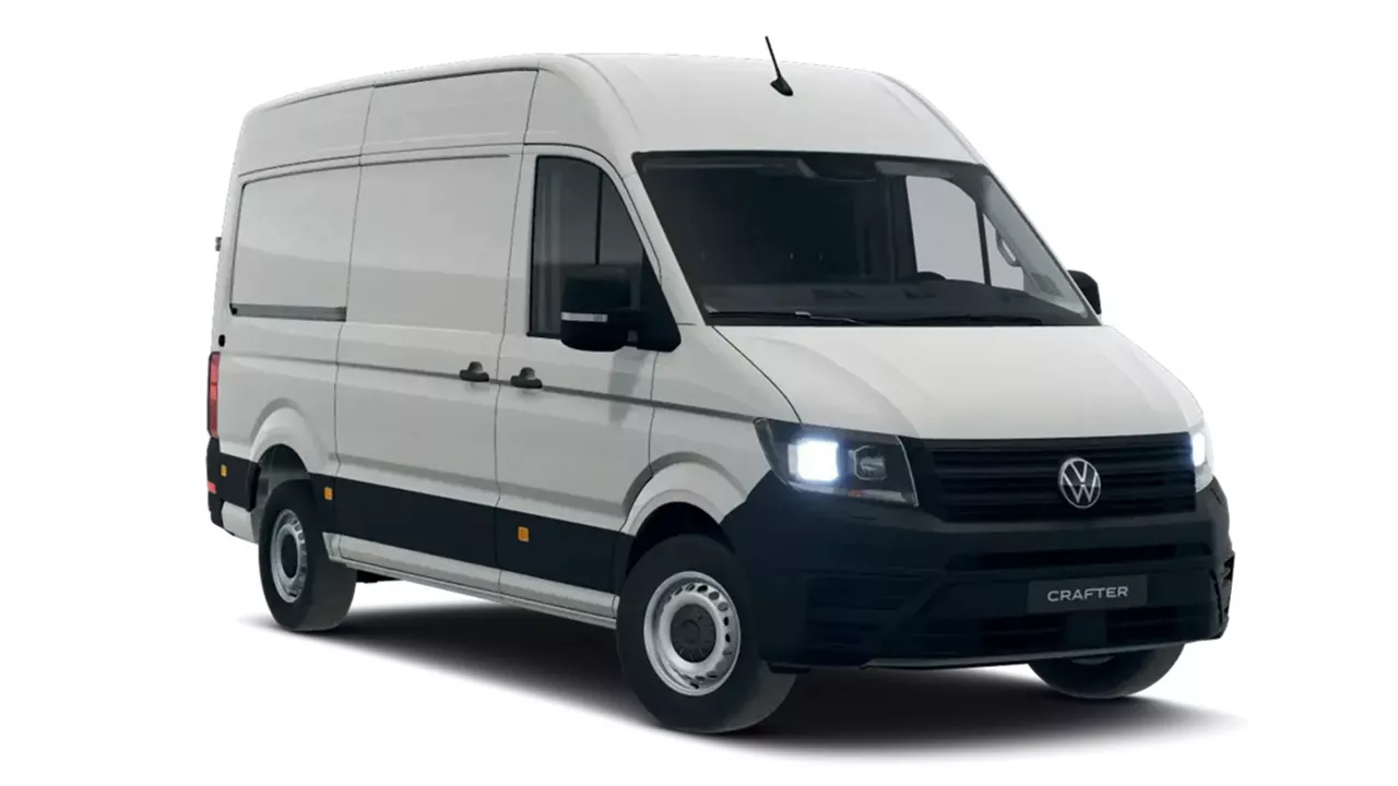 Weißer VW Crafter steht schräg seitlich vor weißem Hintergrund