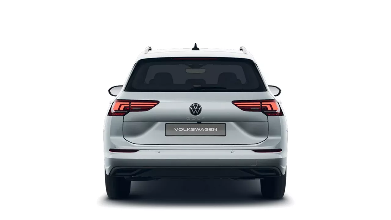 Heckansicht eines silbernen VW Golf Variant