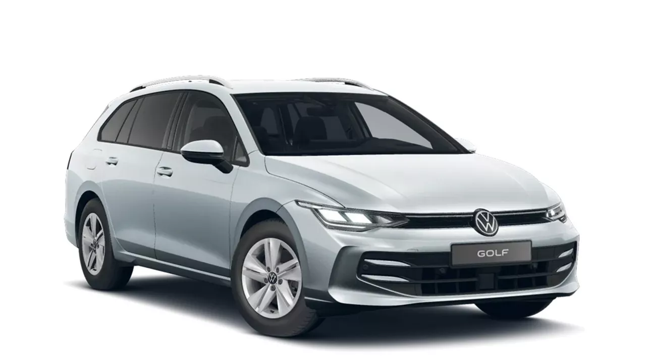 Silberner VW Golf Variant steht schräg seitlich vor weißem Hintergrund