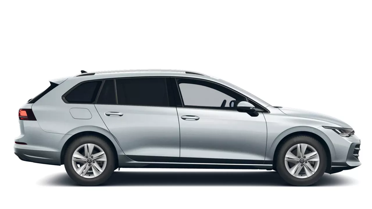 Silberner VW Golf Variant steht seitlich vor weißem Hintergrund