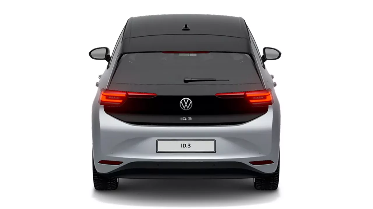 Heckansicht eines silberner VW ID.3 vor weißem Hintergrund