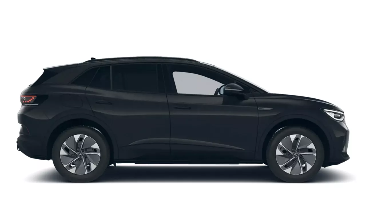 Schwarzer VW ID.4 steht seitlich vor weißem Hintergrund