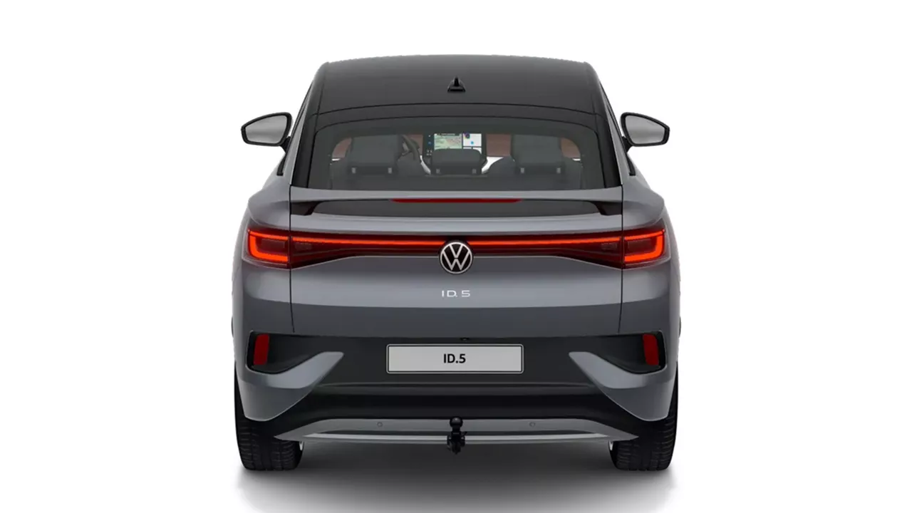 Heckansicht eines grauen VW ID.5 vor weißem Hintergrund