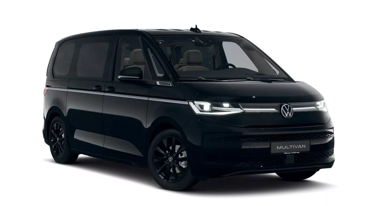 Schwarzer VW Multivan steht schräg seitlich vor weißem Hintergrund