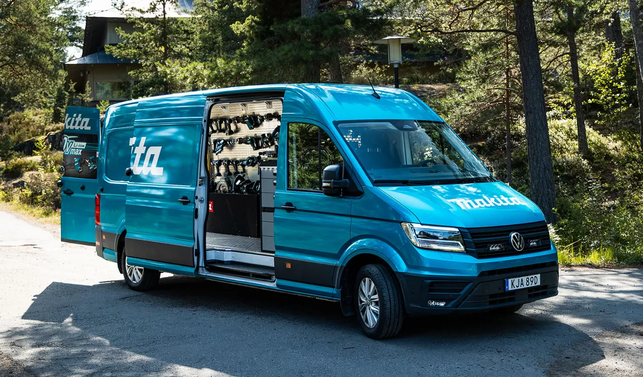 En Makita-profilerad Volkswagen Crafter.
